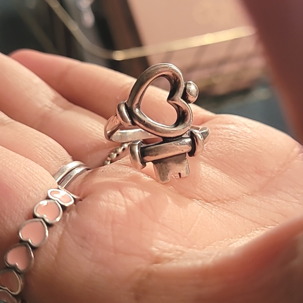 James avery key heart ring